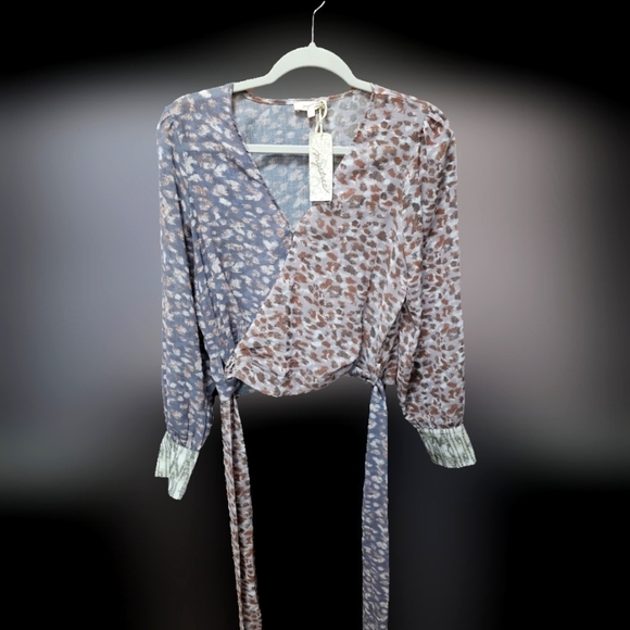 NWT Mystery wrap blouse. Med - Picture 3 of 13